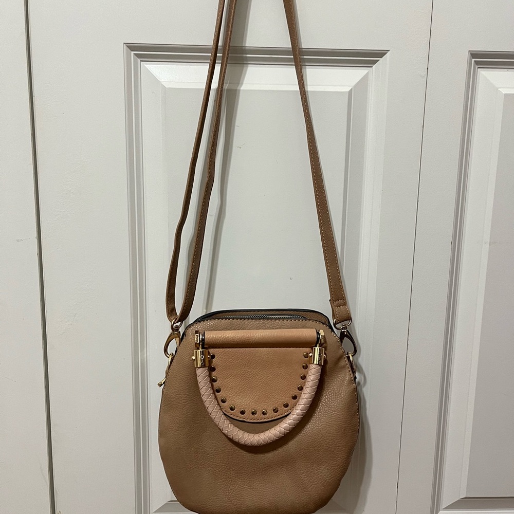 Elegant Tan Leather Crossbody Bag